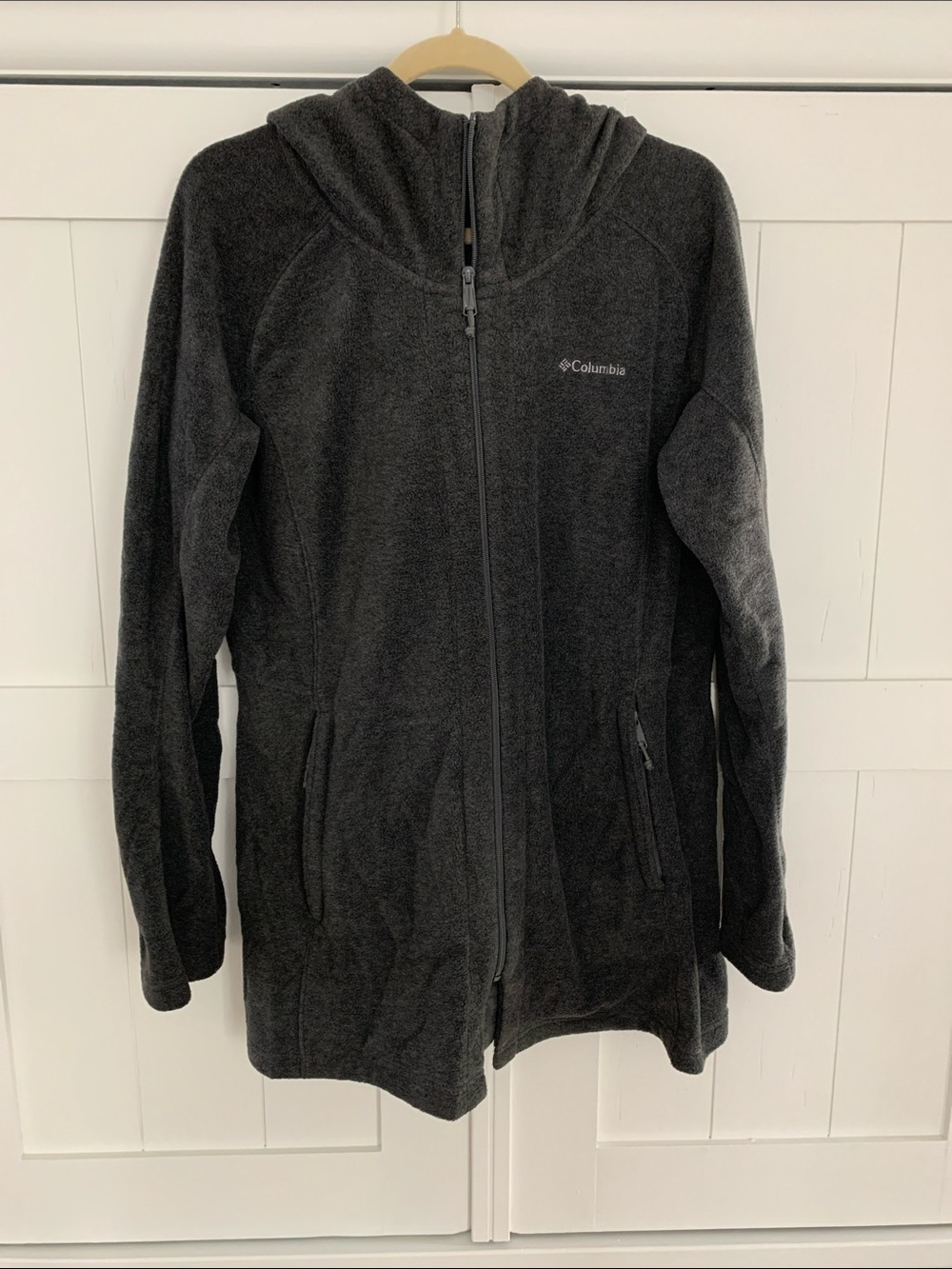 Columbia brand women’s long fleece jacket with hood and front pockets size XL